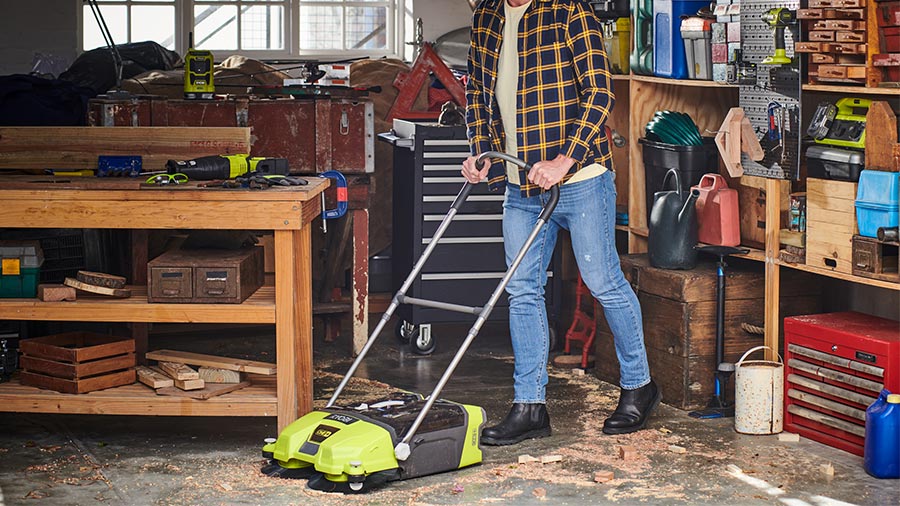 balayeuse motorisée R18SW3-0 Ryobi balayeuse motorisée R18SW3-0 Ryobi